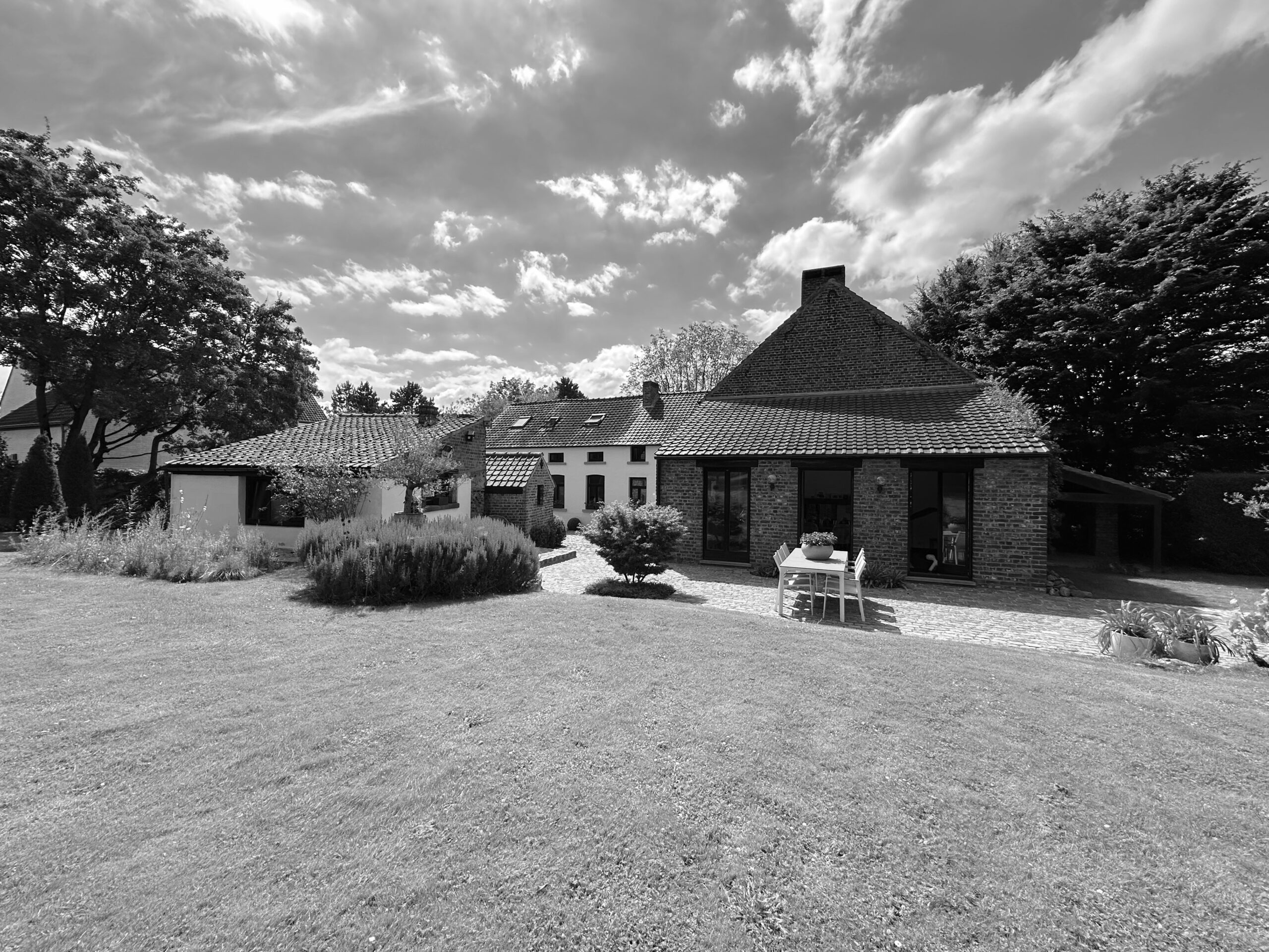 LONGUEVILLE, MAGNIFIQUE MAISON DANS UN QUARTIER CALME